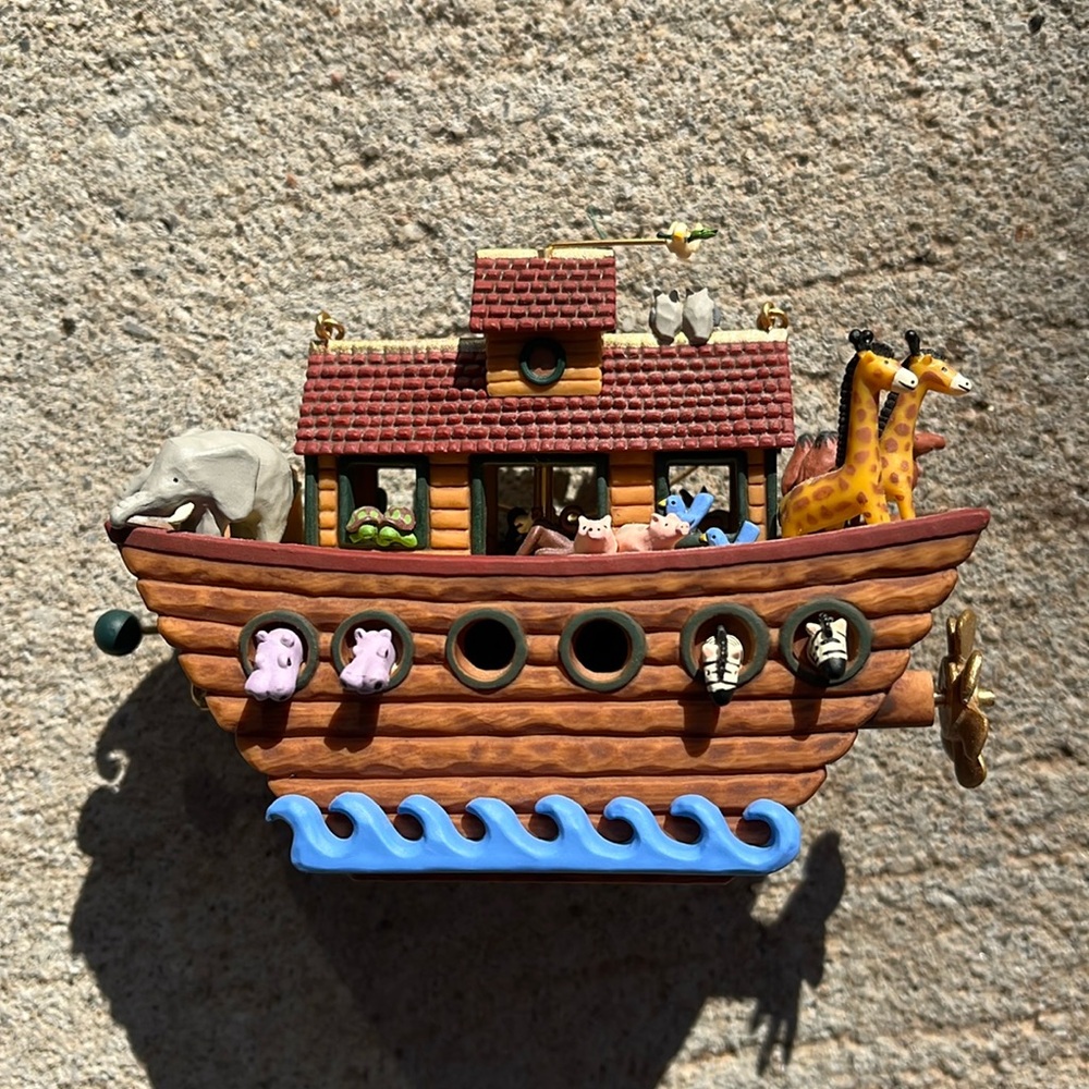 2004 Hallmark Noah’s Arc Ornament